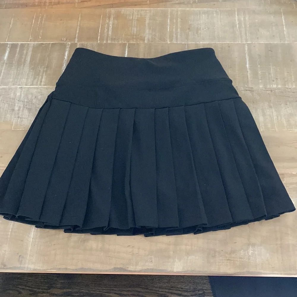 Forever21 Black Pleaded Skirt - Picture 2 of 9